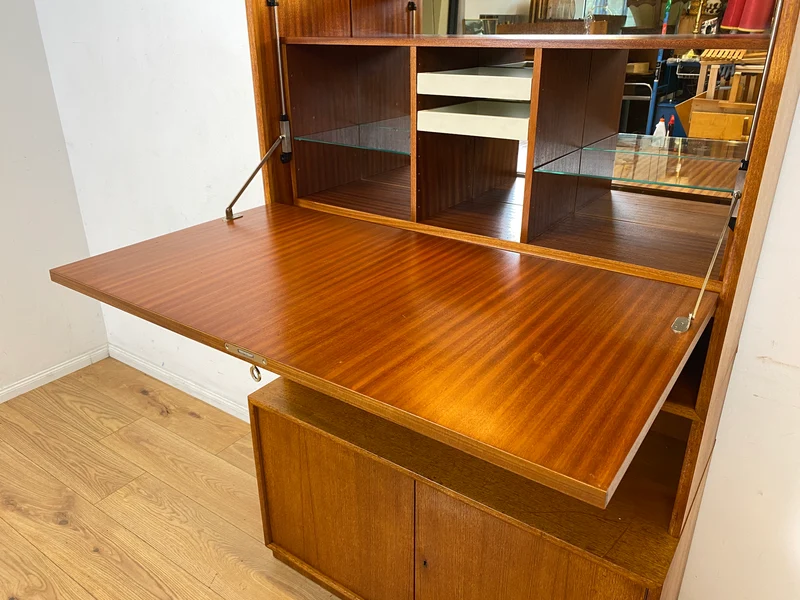 Hochwertiges und gut erhaltenes skandinavisches Highboard in Teakholz mit beleuchtetem Bar Fach & Regal I Barschank Minibar Schrank Bücherschrank Bücherregal Teak Vintage I