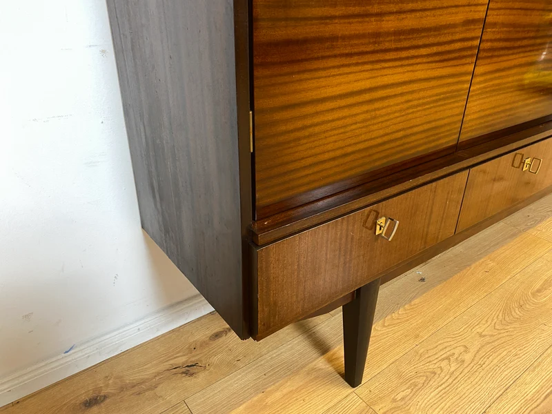 Besonders schöner dunkler Hochglanz Mid-Century Wohnzimmerschrank mit Vitrine und Schubladen I Schrankwand Highboard Sideboard Buffet Anrichte Wohnwand Vintage 50er 60er I
