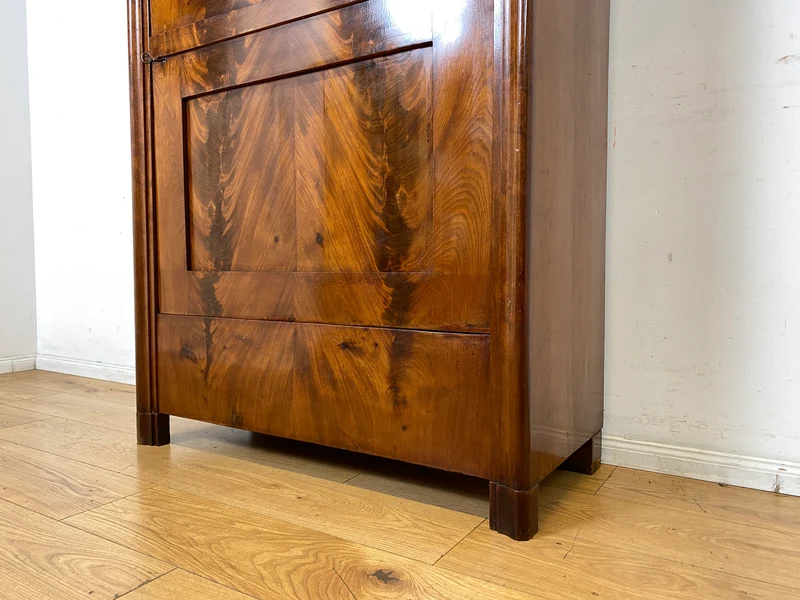 Hochwertiger handpolierter antiker Wäscheschrank in edlem Nussbaum I Biedermeier um 1850 I Schrank Kleiderschrank Highboard Bücherschrank Anrichte Flurschrank Vintage I