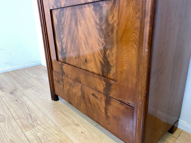 Hochwertiger handpolierter antiker Wäscheschrank in edlem Nussbaum I Biedermeier um 1850 I Schrank Kleiderschrank Highboard Bücherschrank Anrichte Flurschrank Vintage I