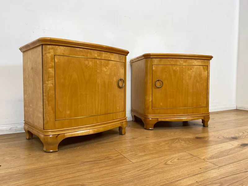 WMK I 1/2 Formschöner heller und großer Mid-Century Nachttisch aus vollem Holz mit Schubladen & abnehmbarer Glasauflage