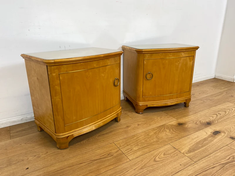 WMK I 1/2 Formschöner heller und großer Mid-Century Nachttisch aus vollem Holz mit Schubladen & abnehmbarer Glasauflage