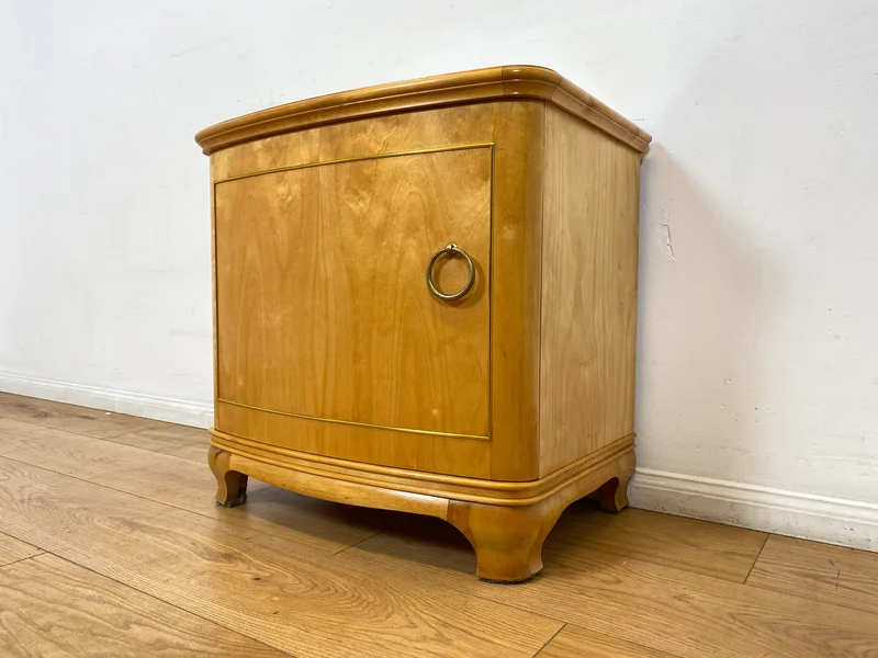 WMK I 1/2 Formschöner heller und großer Mid-Century Nachttisch aus vollem Holz mit Schubladen & abnehmbarer Glasauflage