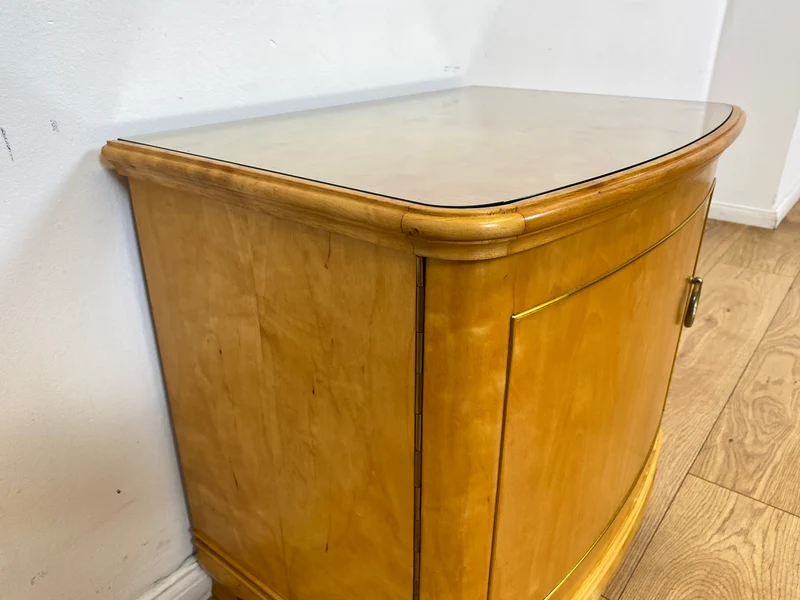 WMK I 1/2 Formschöner heller und großer Mid-Century Nachttisch aus vollem Holz mit Schubladen & abnehmbarer Glasauflage