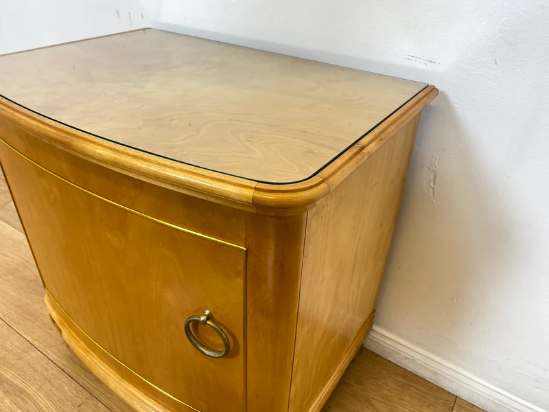 WMK I 1/2 Formschöner heller und großer Mid-Century Nachttisch aus vollem Holz mit Schubladen & abnehmbarer Glasauflage