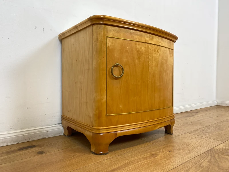 WMK I 1/2 Formschöner heller und großer Mid-Century Nachttisch aus vollem Holz mit Schubladen & abnehmbarer Glasauflage