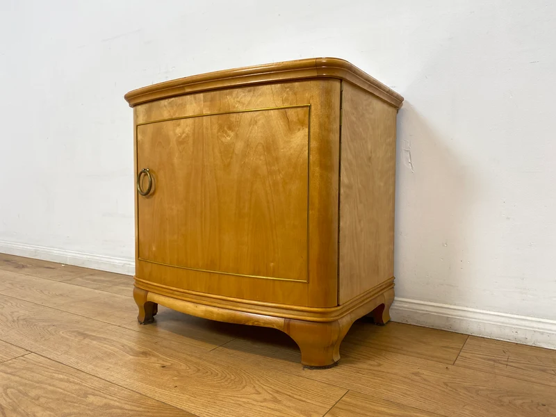 WMK I 1/2 Formschöner heller und großer Mid-Century Nachttisch aus vollem Holz mit Schubladen & abnehmbarer Glasauflage