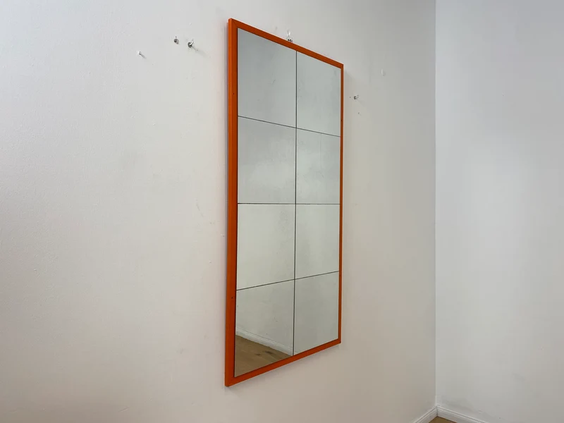 WMK I Freundlicher großer 70er Jahre Space Age Wandspiegel mit orangem Rahmen
