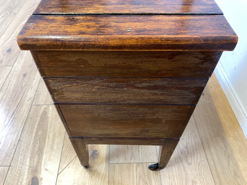 Klein aber oho! Schöner ausklappbarer antiker Nähkorb auf Rollen mit Wiener Geflecht I Nähkommode Nähkasten Truhe Beistelltisch Schmuckkasten Chippendale Vintage Art Deco I