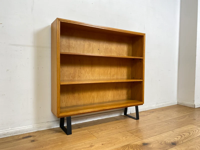 Gut erhaltenes Mid-Century Regal , Vollholz, mit verstellb. Regalböden & neuen Metallfüßen I Holzregal Bücherregal Bücherschrank Küchenregal Regalwand Vintage Retro 60er I