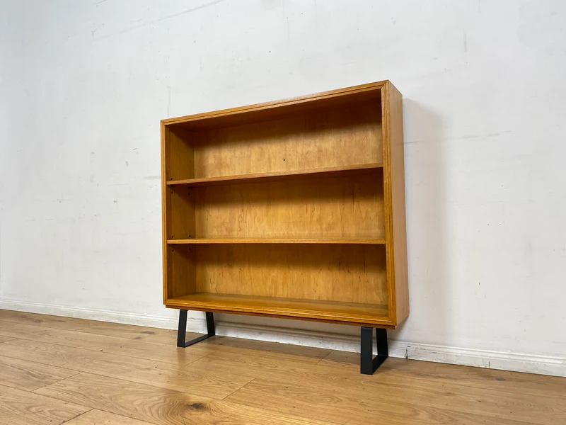 Gut erhaltenes Mid-Century Regal , Vollholz, mit verstellb. Regalböden & neuen Metallfüßen I Holzregal Bücherregal Bücherschrank Küchenregal Regalwand Vintage Retro 60er I