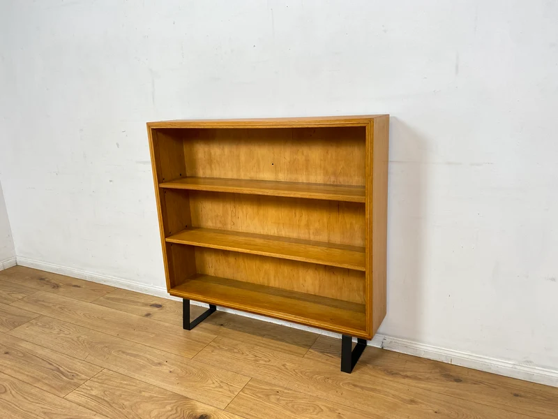 Gut erhaltenes Mid-Century Regal , Vollholz, mit verstellb. Regalböden & neuen Metallfüßen I Holzregal Bücherregal Bücherschrank Küchenregal Regalwand Vintage Retro 60er I