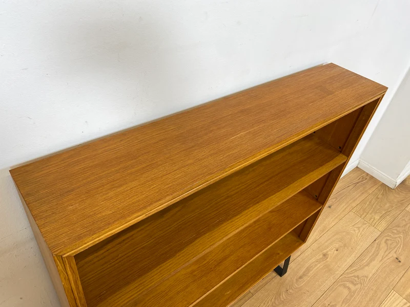 Gut erhaltenes Mid-Century Regal , Vollholz, mit verstellb. Regalböden & neuen Metallfüßen I Holzregal Bücherregal Bücherschrank Küchenregal Regalwand Vintage Retro 60er I