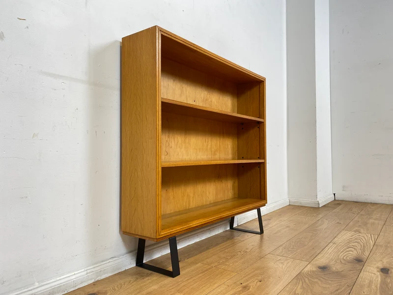Gut erhaltenes Mid-Century Regal , Vollholz, mit verstellb. Regalböden & neuen Metallfüßen I Holzregal Bücherregal Bücherschrank Küchenregal Regalwand Vintage Retro 60er I