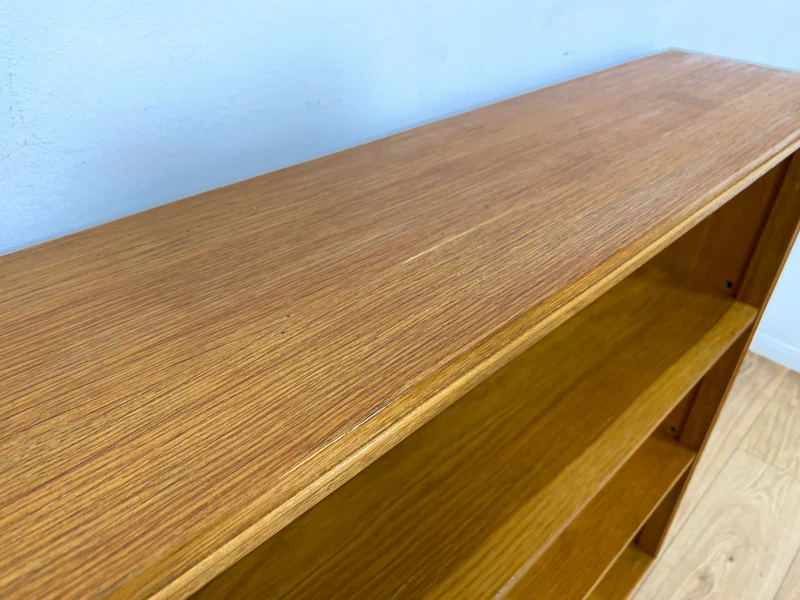 Gut erhaltenes Mid-Century Regal , Vollholz, mit verstellb. Regalböden & neuen Metallfüßen I Holzregal Bücherregal Bücherschrank Küchenregal Regalwand Vintage Retro 60er I