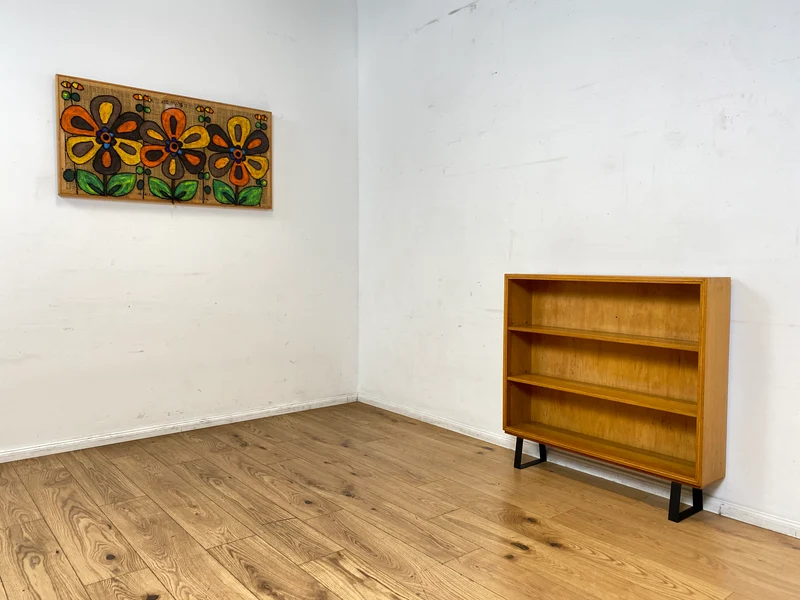 Gut erhaltenes Mid-Century Regal , Vollholz, mit verstellb. Regalböden & neuen Metallfüßen I Holzregal Bücherregal Bücherschrank Küchenregal Regalwand Vintage Retro 60er I