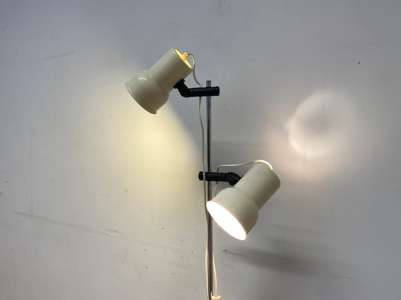 Skandinavische Space Age Stehlampe von Nordlux in Weiß mit zwei verstellbaren Leuchten I Stehleuchte Lampe Leselampe Licht Pop Art Retro Vintage Mid-Century 60er 70er I
