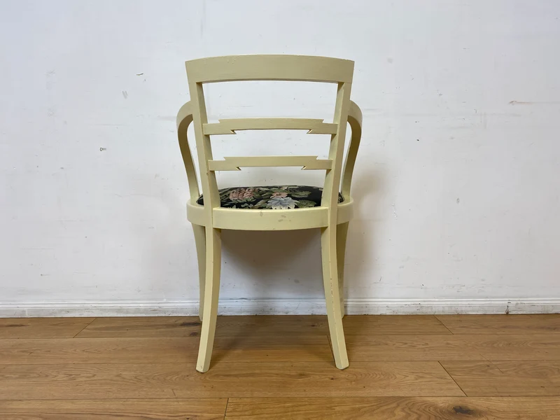 Formschöner und stabiler weißer antiker Armlehnstuhl mit wunderschönem Pfauenstoff I Stuhl Sessel Armchair Schreibtischstuhl Lesestuhl Lesesessel Jugendstil Vintage I