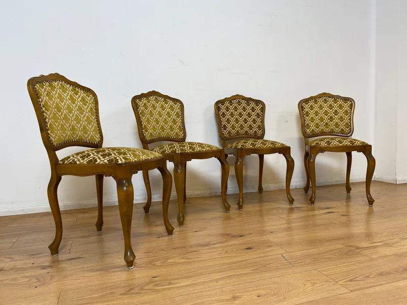 WMK I Set aus 4 besonders schönen 60er Jahre Chippendale Esszimmerstühlen mit hochwertigem Brokatbezug in Gold