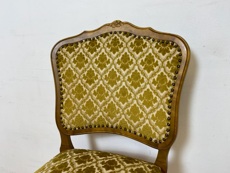 WMK I Set aus 4 besonders schönen 60er Jahre Chippendale Esszimmerstühlen mit hochwertigem Brokatbezug in Gold