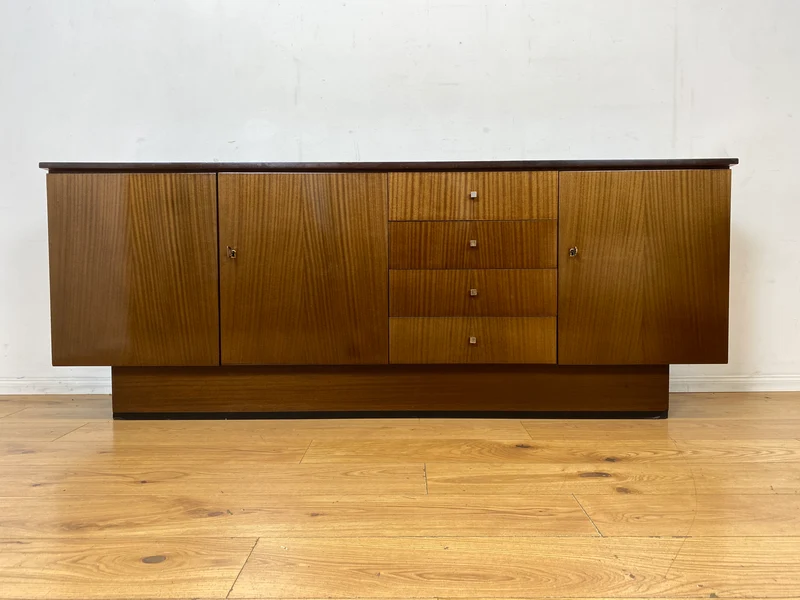 Stilvolles und sehr gut erhaltenes dunkles Vintage Sideboard mit Schubladen I Schrank Anrichte Lowboard Wäschekommode Fernsehkommode TV Board Mid-Century Retro 60er 70er I