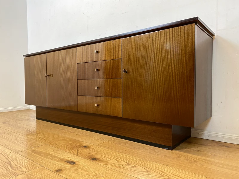 Stilvolles und sehr gut erhaltenes dunkles Vintage Sideboard mit Schubladen I Schrank Anrichte Lowboard Wäschekommode Fernsehkommode TV Board Mid-Century Retro 60er 70er I