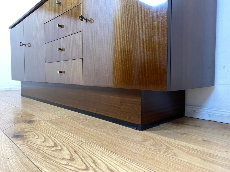 Stilvolles und sehr gut erhaltenes dunkles Vintage Sideboard mit Schubladen I Schrank Anrichte Lowboard Wäschekommode Fernsehkommode TV Board Mid-Century Retro 60er 70er I