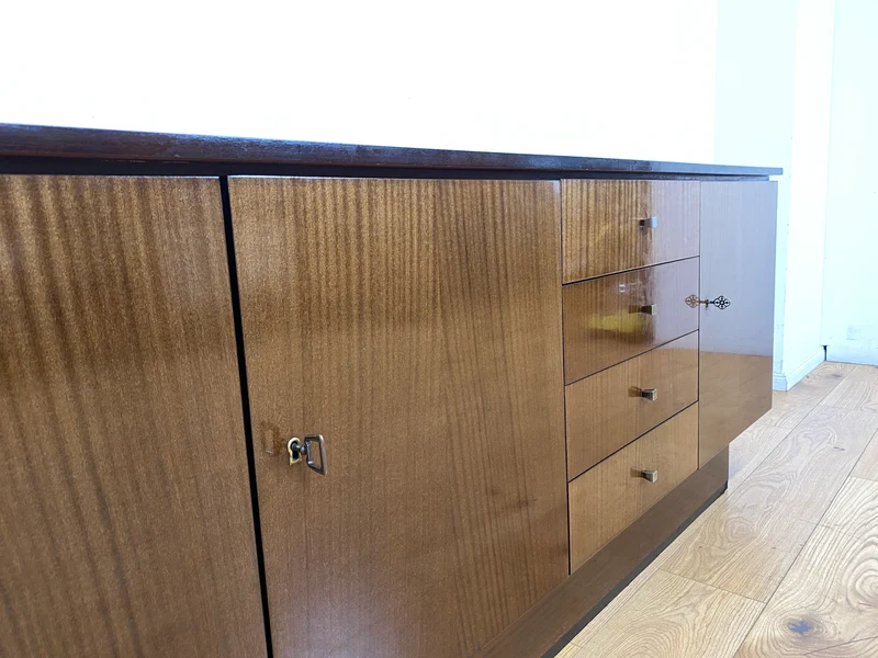 Stilvolles und sehr gut erhaltenes dunkles Vintage Sideboard mit Schubladen I Schrank Anrichte Lowboard Wäschekommode Fernsehkommode TV Board Mid-Century Retro 60er 70er I