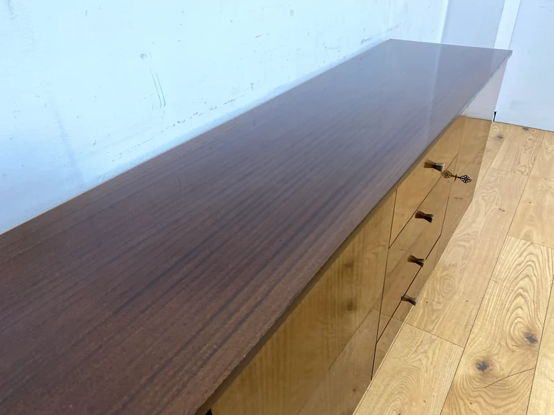 Stilvolles und sehr gut erhaltenes dunkles Vintage Sideboard mit Schubladen I Schrank Anrichte Lowboard Wäschekommode Fernsehkommode TV Board Mid-Century Retro 60er 70er I