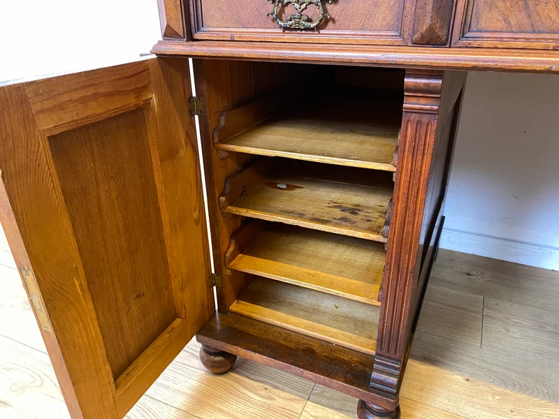 Wunderschöner antiker Schreibtisch mit Aufsatz, gedrechselten Balustern und kannelierten Pilastern I Aufsatzschreibtisch Sekretär Desk Gründerzeit Historismus Vintage I