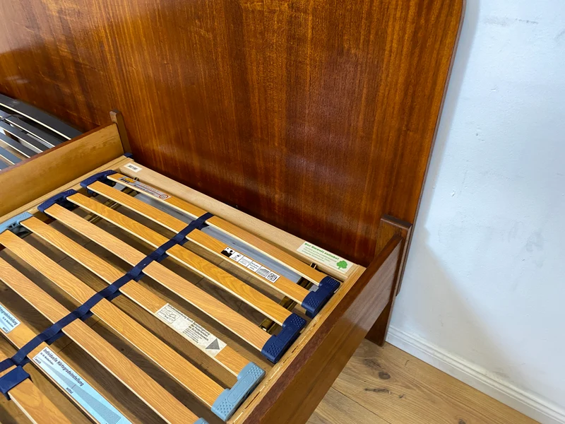 Stilvolles und sehr gut erhaltenes Mid-Century Bett mit Lattenrosten für zwei 90x190 Matratzen I Doppelbett Holzbett Bettrahmen Schlafzimmer 50er 60er Vintage Rockabilly I