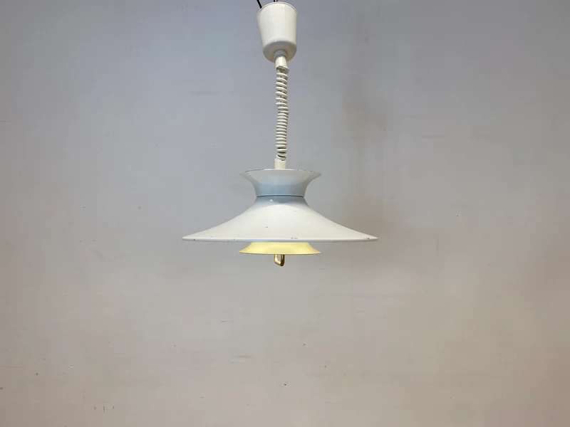 WMK I Schöne höhenverstellbare weiße skandinavische Space Age Designer Pendelleuchte von Belid aus Metall