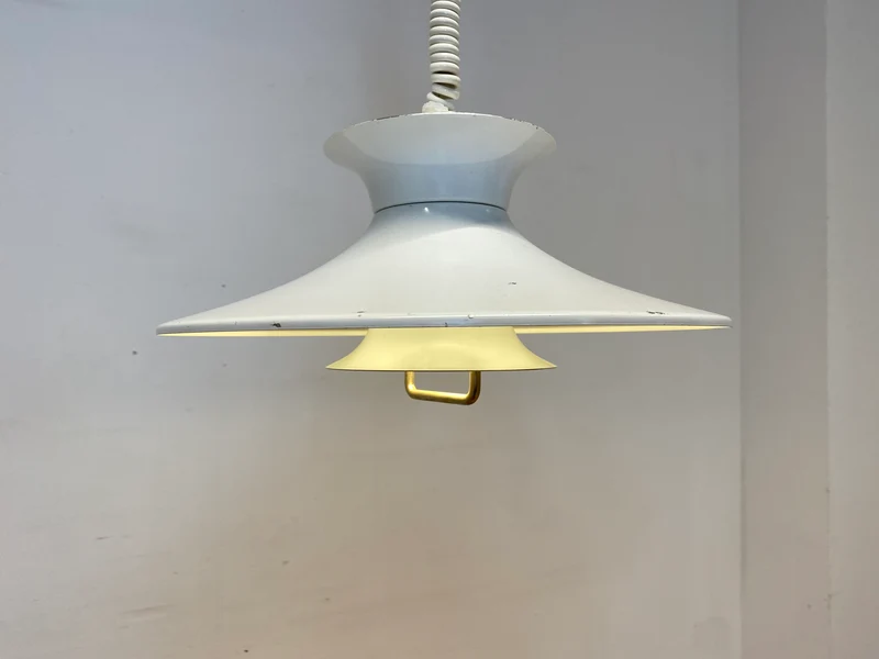 WMK I Schöne höhenverstellbare weiße skandinavische Space Age Designer Pendelleuchte von Belid aus Metall