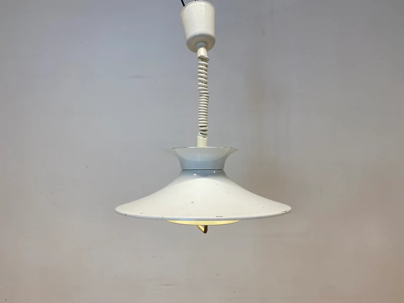 WMK I Schöne höhenverstellbare weiße skandinavische Space Age Designer Pendelleuchte von Belid aus Metall