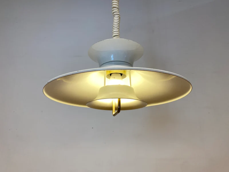 WMK I Schöne höhenverstellbare weiße skandinavische Space Age Designer Pendelleuchte von Belid aus Metall