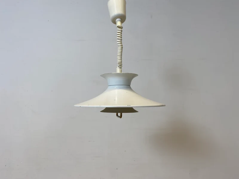 WMK I Schöne höhenverstellbare weiße skandinavische Space Age Designer Pendelleuchte von Belid aus Metall