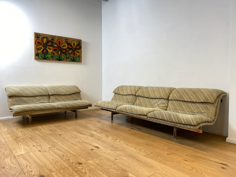 WMK I Ikonisches 70er Jahre Wave Sofa von Giovanni Offredi für Saporiti Italia auf Chrom Gestell und in Originalbezug