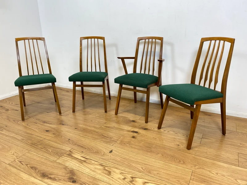 WMK I Set aus 4 sehr schönen Mid-Century Esszimmerstühlen mit Sprossen & grünem Originalbezug, bau ähnlich mit Casala