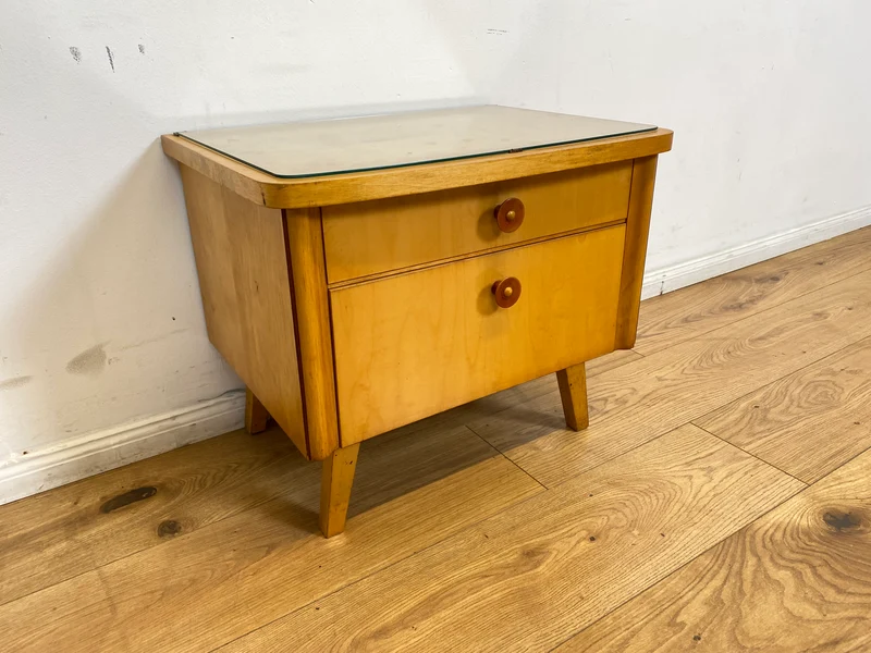 WMK I Formschöner heller Mid-Century Nachtisch mit Schublade, Klappe & Glasauflage