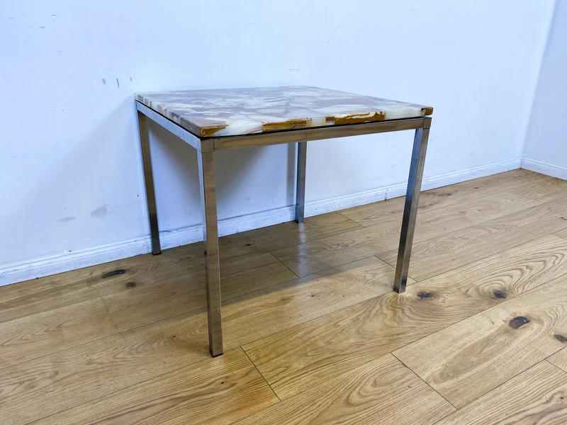 WMK I Stilvoller 70er Jahre Space Age Couchtisch mit charaktervoller Onyx Platte auf Chrom Tischgestell