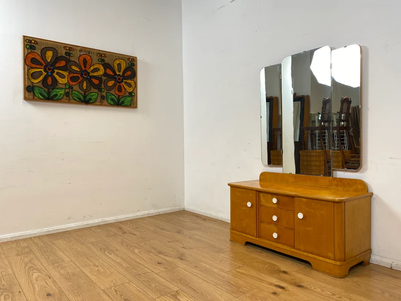 Freundliche und gut erhaltene helle Mid-Century Spiegelkommode I Vollholz furniert I Frisierkommode Schminktisch Kommode Wäschekommode Sideboard Spiegel 60er Vintage I