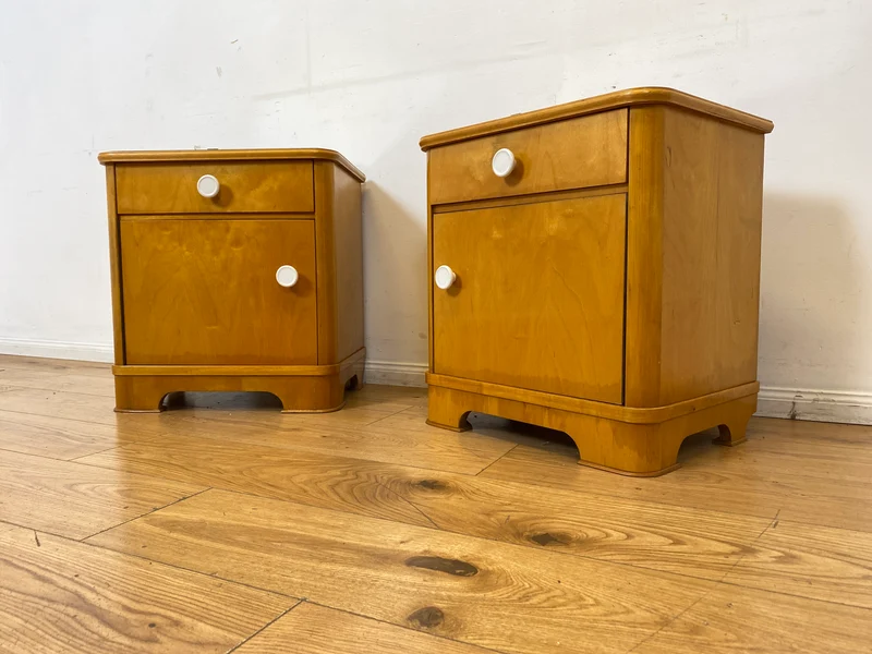 Freundlicher heller Mid-Century Nachttisch mit Schublade und Glasauflage I Vollholz furniert I Nachtkommode Nachtschrank Nachtschränkchen Kommode 60er Vintage I