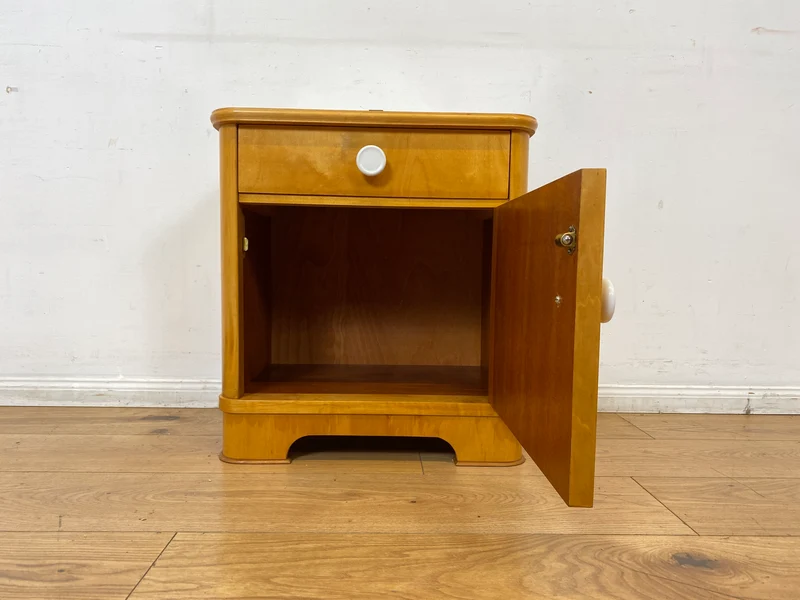 Freundlicher heller Mid-Century Nachttisch mit Schublade und Glasauflage I Vollholz furniert I Nachtkommode Nachtschrank Nachtschränkchen Kommode 60er Vintage I