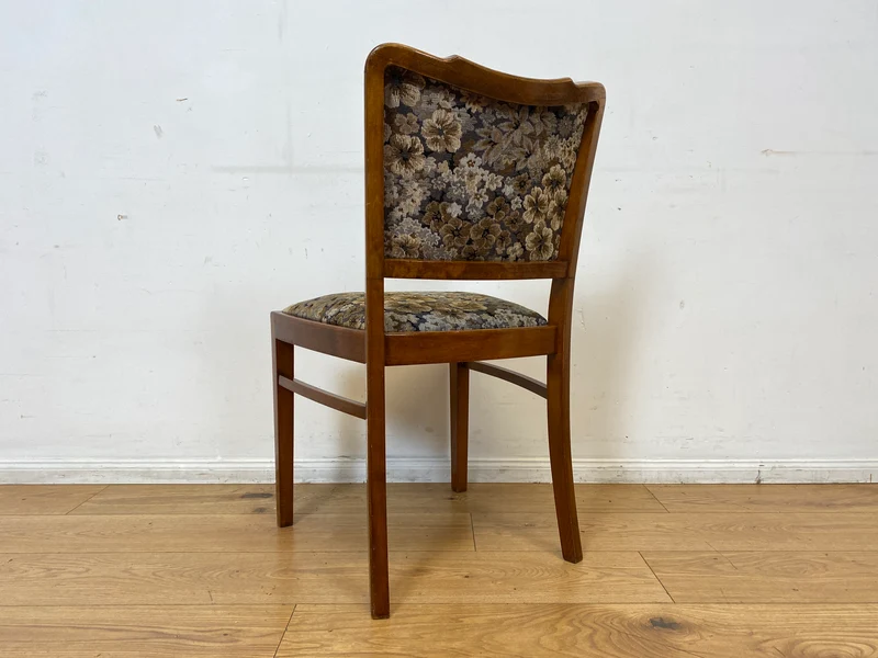 Set aus 4 eleganten und stabilen 50er Jahre Stühle mit floralem Originalbezug I 4er Esszimmerstühle Holzstühle Küchenstühle Dining Chairs Blumen Mid-Century Vintage 60er I