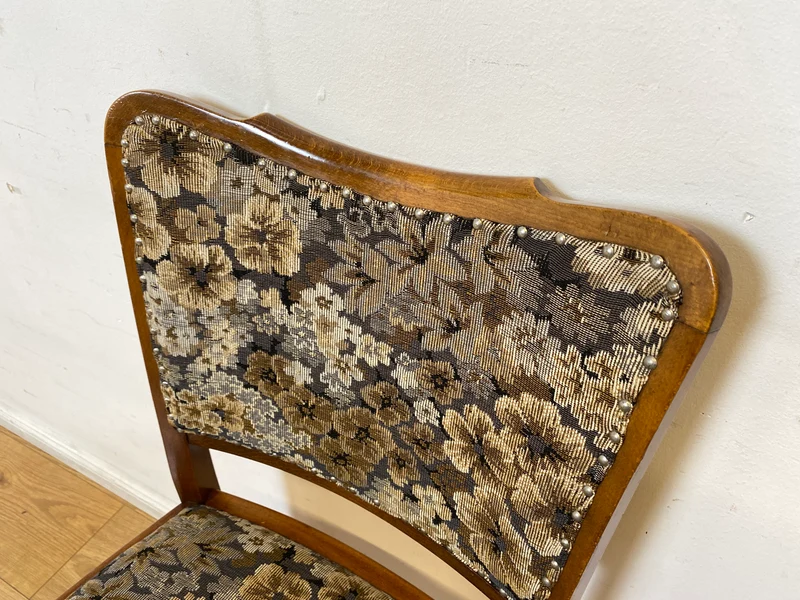 Set aus 4 eleganten und stabilen 50er Jahre Stühle mit floralem Originalbezug I 4er Esszimmerstühle Holzstühle Küchenstühle Dining Chairs Blumen Mid-Century Vintage 60er I