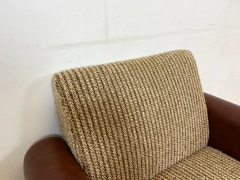 Kultiger Retro Sessel auf Rollen in beigem Wollbezug und Kunstleder Verkleidung I Clubsessel Lesesessel Ledersessel Sitzgarnitur Polstergarnitur Mid-Century 60er 70er I