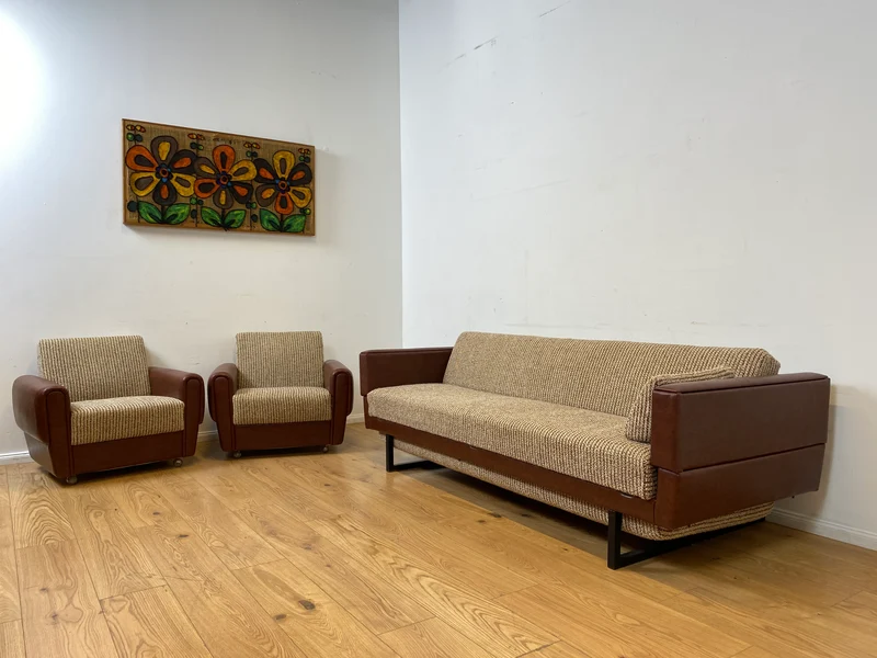 Kultiger Retro Sessel auf Rollen in beigem Wollbezug und Kunstleder Verkleidung I Clubsessel Lesesessel Ledersessel Sitzgarnitur Polstergarnitur Mid-Century 60er 70er I