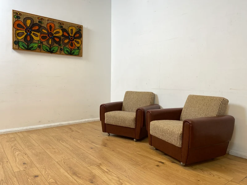 Kultiger Retro Sessel auf Rollen in beigem Wollbezug und Kunstleder Verkleidung I Clubsessel Lesesessel Ledersessel Sitzgarnitur Polstergarnitur Mid-Century 60er 70er I