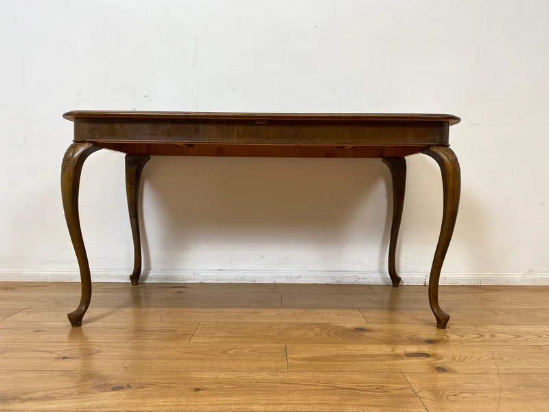 Eleganter ausziehbarer 50er Jahre Chippendale Esstisch mit handverzierten Cabriole Tischbeinen