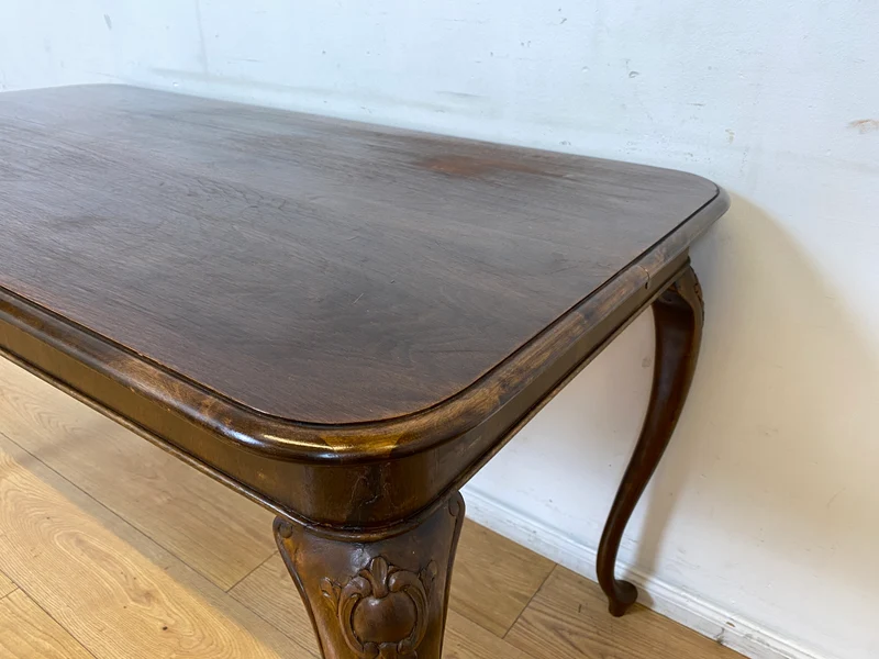 Eleganter ausziehbarer 50er Jahre Chippendale Esstisch mit handverzierten Cabriole Tischbeinen